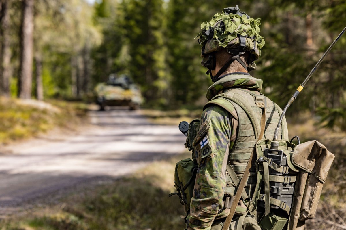 Maavoimat's tweet photo. In #Aurora23, 🇫🇮🇬🇧 jaeger battalion operating under the 🇸🇪 brigade received information about the enemy's landing. After receiving the order to attack, the unit has been fighting together for over 24 hours. #maavoimat #together https://t.co/bWwHuC9nkp