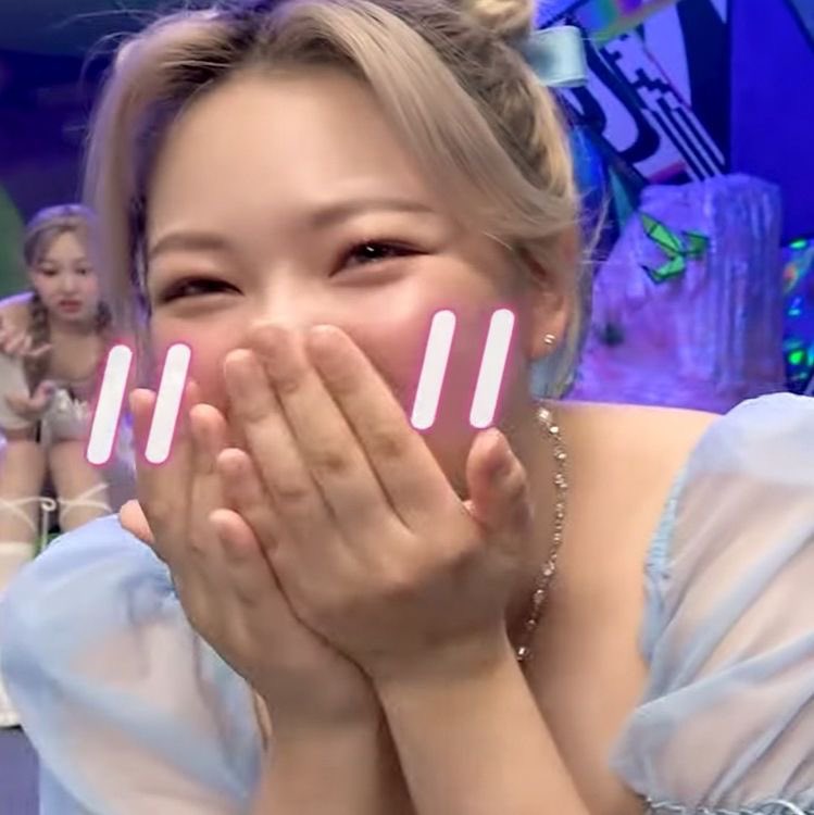 nachaengieee's tweet photo. thank u so much for reading, if you spread the word i will love u forever. hope to see a load of u in london in september!! 💚💚💚 

(here's jeongyeon being precious to reward u for making it to the end of this thread hehehe) https://t.co/7xbwlAffzP