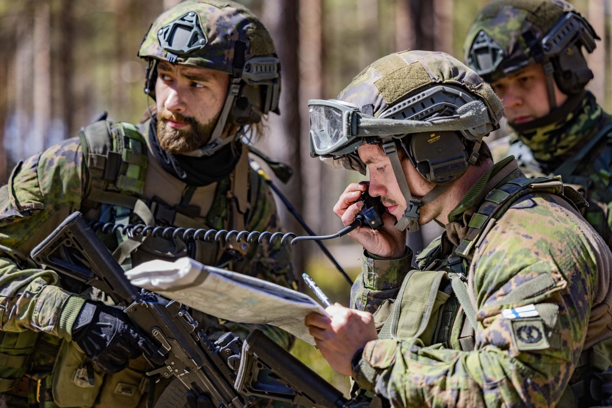 Maavoimat's tweet photo. In #Aurora23, 🇫🇮🇬🇧 jaeger battalion operating under the 🇸🇪 brigade received information about the enemy's landing. After receiving the order to attack, the unit has been fighting together for over 24 hours. #maavoimat #together https://t.co/bWwHuC9nkp