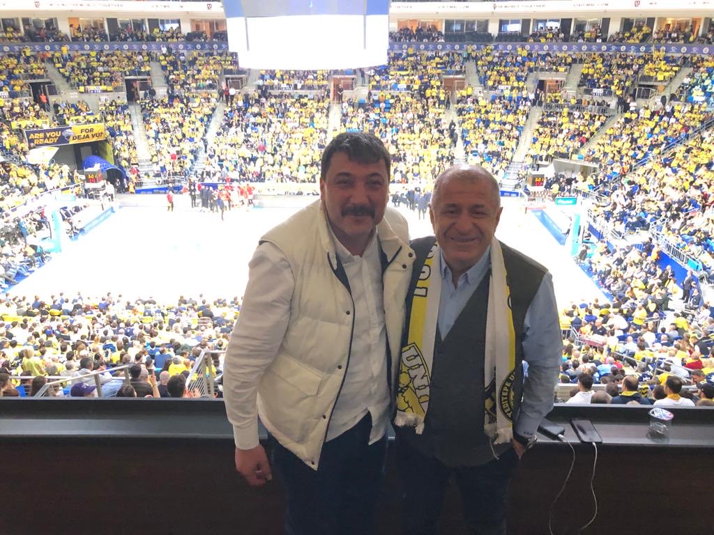 Ali Dinçer Çolak ile birlikte Fenerbahçe -Olympiacos basketbol maçındayız. Müthiş bir atmosfer var. Taraftar harika.