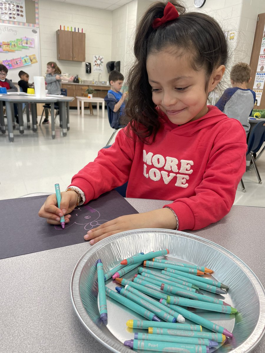 ms_mcgoldrick's tweet photo. Our Kindergarten ABC Countdown started with Art Day today! We had so much fun painting, coloring &amp; using our creativity🌈🎨 https://t.co/RYnXoLfqpB