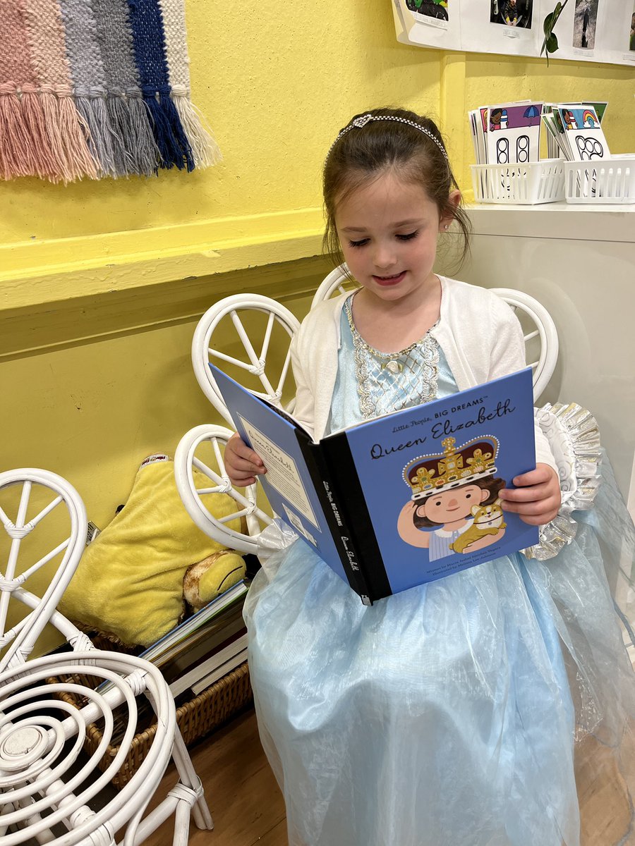 mca_paris03's tweet photo. Learning about #CoronationDay The children were very engaged and curious to learn about this today. Everyone made a crown 👑 and enjoyed a special gingerbread cookie in the shape of King Charles III. #LongLiveTheKing #Coronation #KingCharlesIII #KingCharlesCoronation https://t.co/v2xoquTlT8