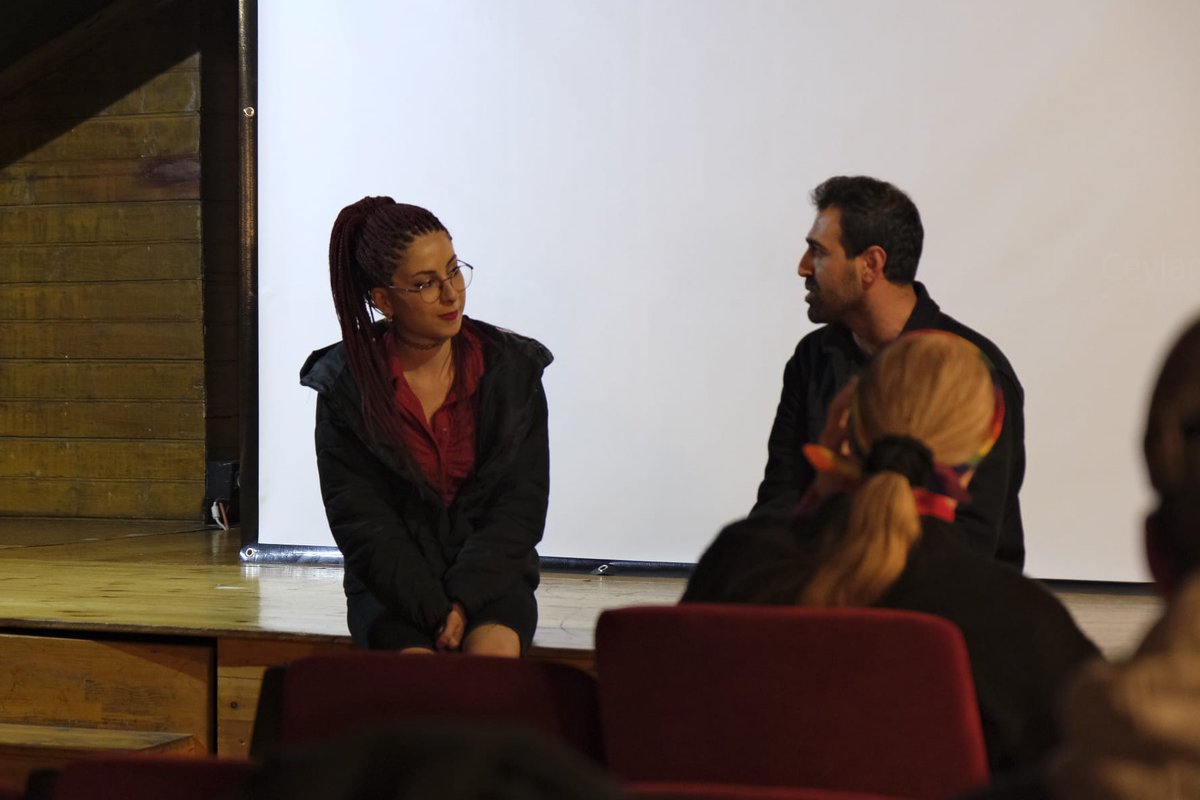 #İşçiFilmleriFestivali2023 bugün #İstanbul'da üçüncü gününde devam ediyor.

Her Şey Yolunda filmi izlendi. Filmin yönetmeni Muhammet Beyazdağ ile söyleşi gerçekleştirildi.