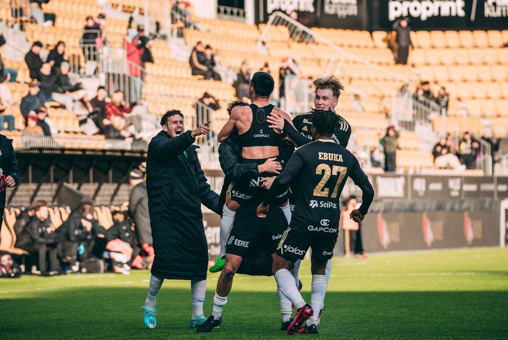 SJK_Seinajoki's tweet photo. SJK kaatoi FC Interin Diego Rojasin viime hetken osumalla

SJK – FC Inter 2–1 (1–0)
1-0 36 min Jaime Moreno
1-1 90+1 min Tommi Jyry
2-1 90+2 min Diego Rojas

Otteluraportti SJK:n sivuilla:
👉 https://t.co/XGswXBn2qa

#SJKfi #Veikkausliiga #SJKINT https://t.co/gzl1zbaes7