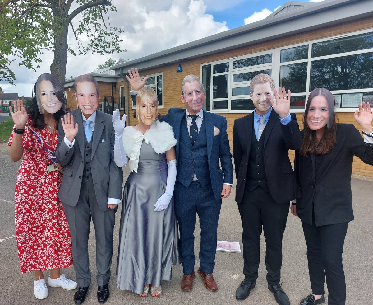 RyversSchool's tweet photo. Coronation Part 4 🤴👸
... and our special visit of the Royal family was a wonderful surprise for all! We hope everyone enjoys a fantastic long weekend and we will see you all bright and early (especially Year 6 😊) on Tuesday morning #CoronationDay #TeamRyvers https://t.co/5eIUh1gJs2