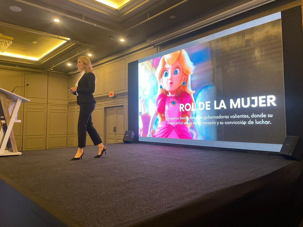 ALLcommx's tweet photo. Ahora en la #CumbreMedellín @mayrazetino “Nosotros tenemos que sembrar una semillita para poder lograr sociedades sustentables” https://t.co/sbsViR20iQ