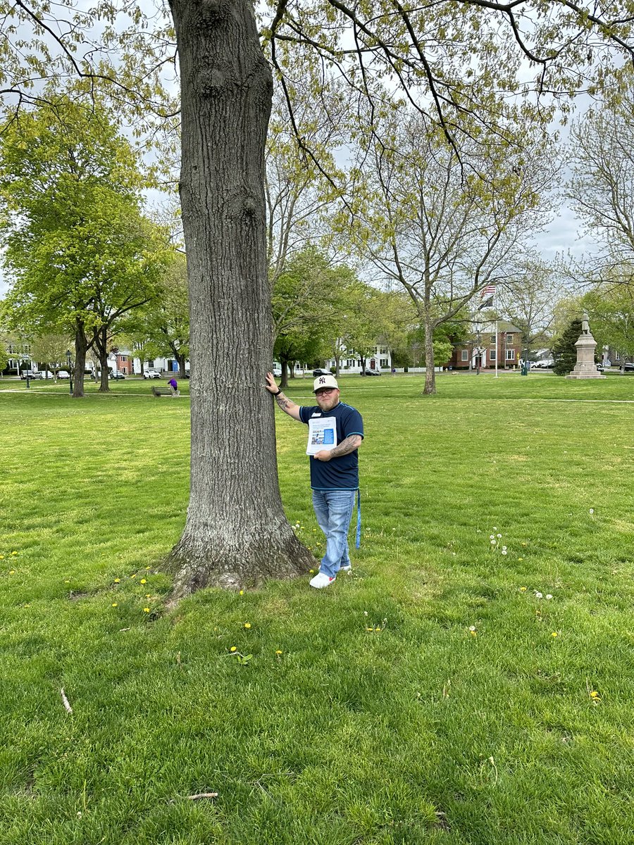 jz5250's tweet photo. Jon and myself doing a little meet and greet on the Guilford Green to talk about the benefits AWB can provide for small business! @MichaelSgambato @ChrisAcerra @firas_smadi @emilywiper @TheRealOurNE https://t.co/tyg9pRFbuw