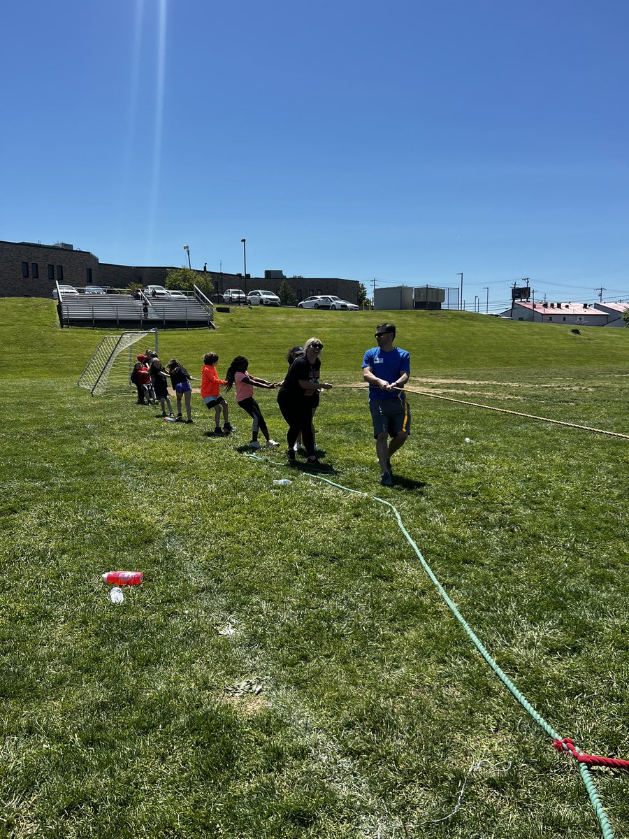 Today is Field Day for my awesome 4th graders! Couldn’t think of a better way to kick off state testing. Cant wait to see my class rock out those test ♥️💙 #OESRULEZ <a href="/Boone_County/">Boone County Schools</a> @OESRockets