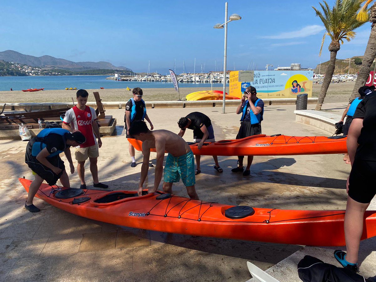 EpiaOlot's tweet image. APRENEM DELS EXPERTS Seguim aprenent dels professionals en el mòdul de Guiatge en el medi aquàtic!! Alumnes de cicles formatius de GM Guia en el medi natural i de temps de lleure.
#FPOLOT @garrotxapro