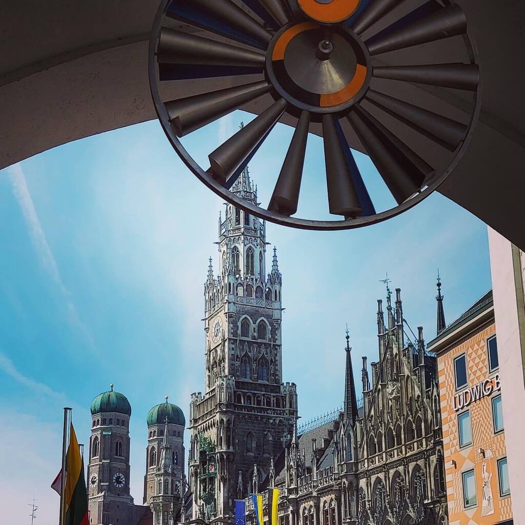 LPCNC's tweet photo. Das Spielzeugmuseum 📍

#munich #marienplatz #traveller #germany #discover #bayern https://t.co/iLMTFN72xw https://t.co/x47af0SINR