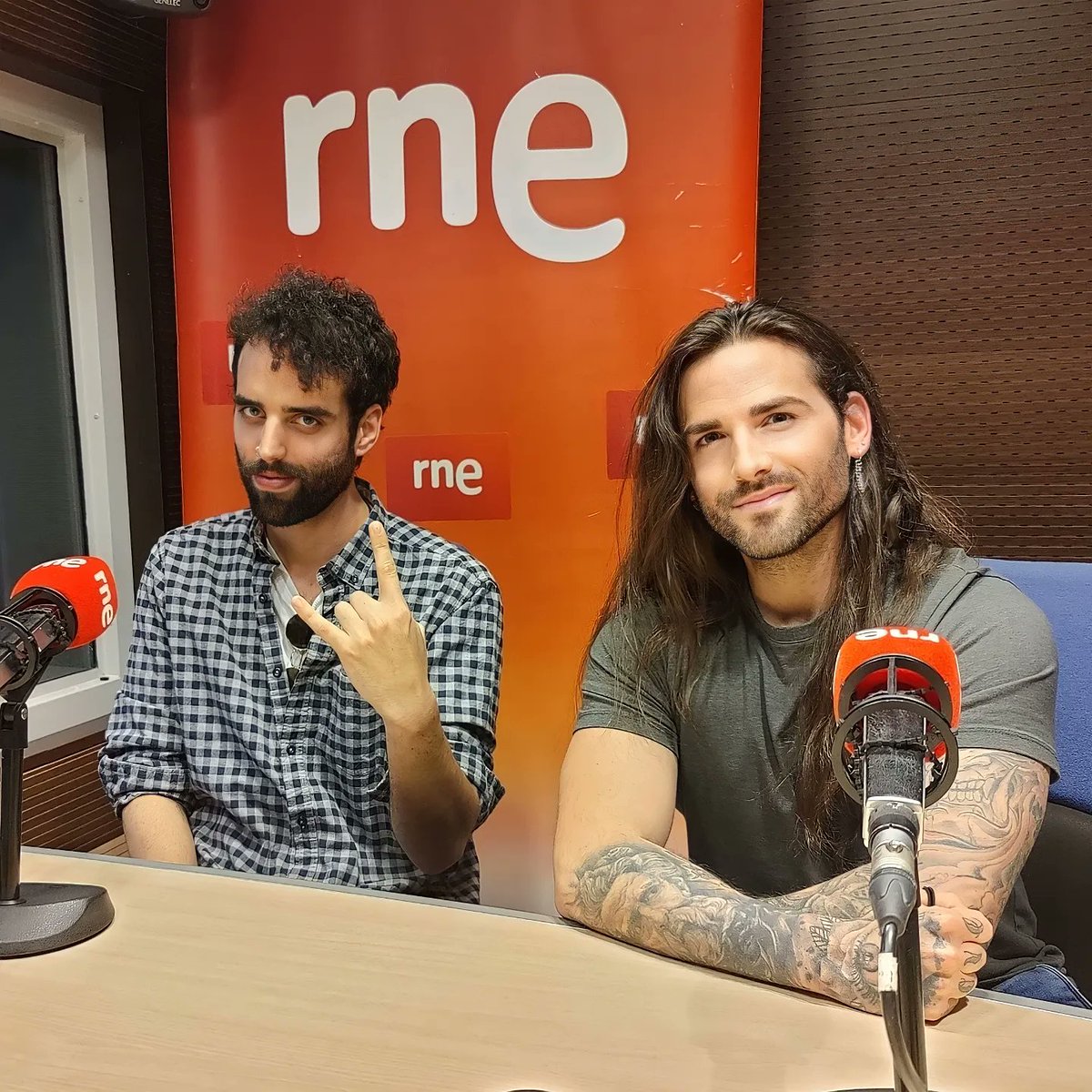 OficialHeadon's tweet photo. Quieres saber más a cerca de #Éxodo?

Te dejamos por aquí algunas de las entrevistas hechas hasta el momento! 

En el @vuelofenix_r3:
https://t.co/lTH1poDKVZ

En #TurboRock:
https://t.co/yBhofaW2c5

En @RadioCompania:
https://t.co/Dh6izNvcZA https://t.co/U0d6TaJLvj