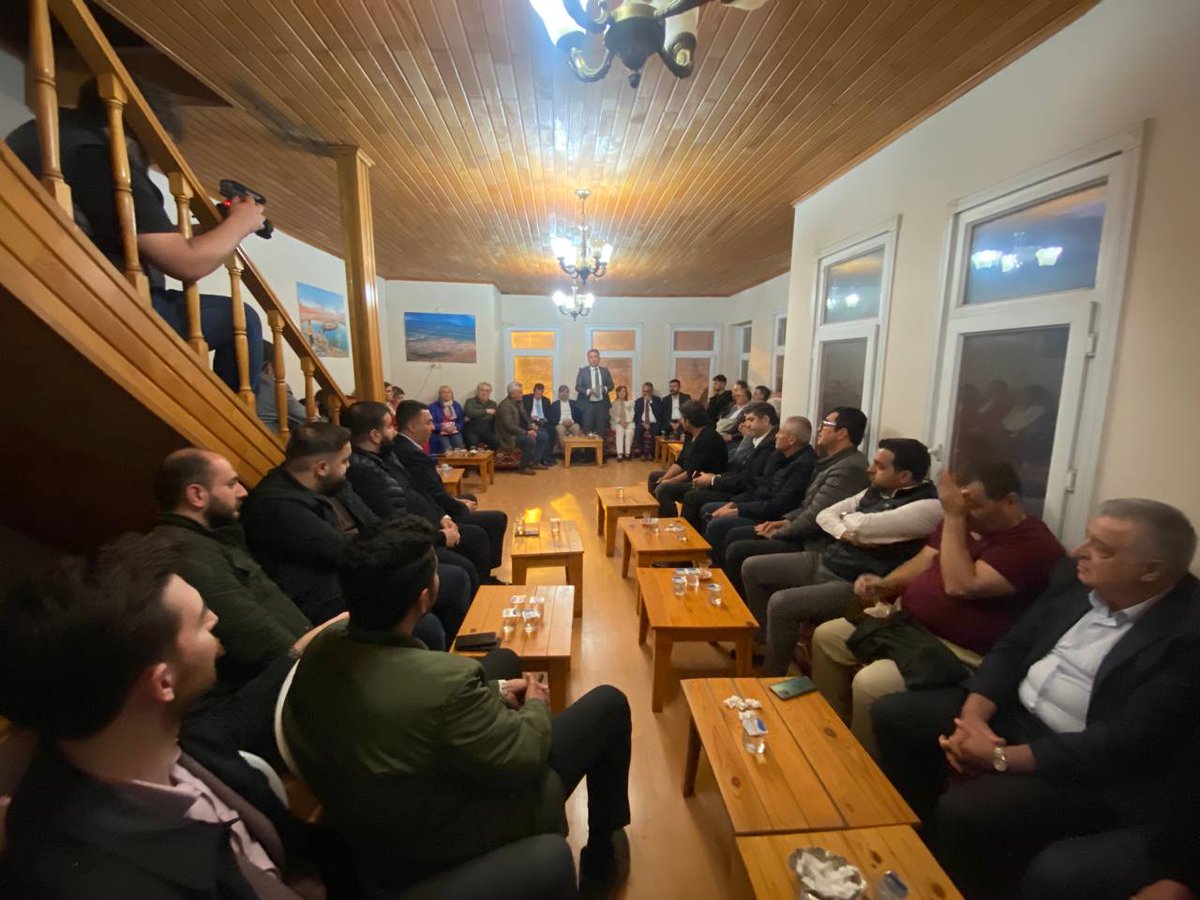 isamesihsahin's tweet photo. Bingöl İli Yardımlaşma ve Dayanışma Derneği'ni ziyaret ettik.

Bizleri ilgiyle karşılayan dernek yöneticilerimize teşekkür eder, çalışmalarında başarılar dilerim. https://t.co/CSCKiRVF14