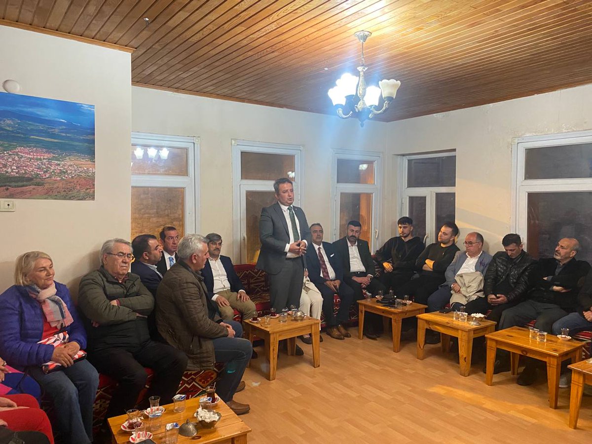 isamesihsahin's tweet photo. Bingöl İli Yardımlaşma ve Dayanışma Derneği'ni ziyaret ettik.

Bizleri ilgiyle karşılayan dernek yöneticilerimize teşekkür eder, çalışmalarında başarılar dilerim. https://t.co/CSCKiRVF14