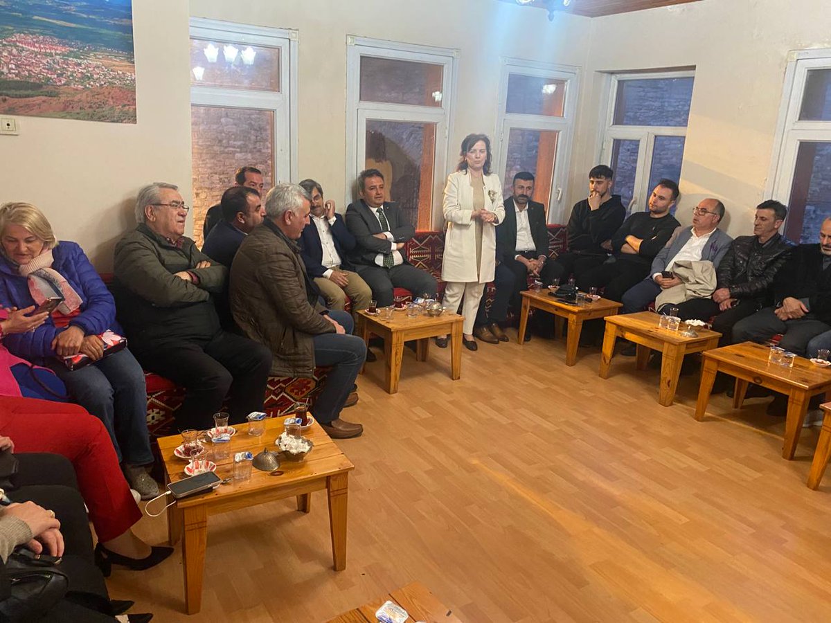 isamesihsahin's tweet photo. Bingöl İli Yardımlaşma ve Dayanışma Derneği'ni ziyaret ettik.

Bizleri ilgiyle karşılayan dernek yöneticilerimize teşekkür eder, çalışmalarında başarılar dilerim. https://t.co/CSCKiRVF14
