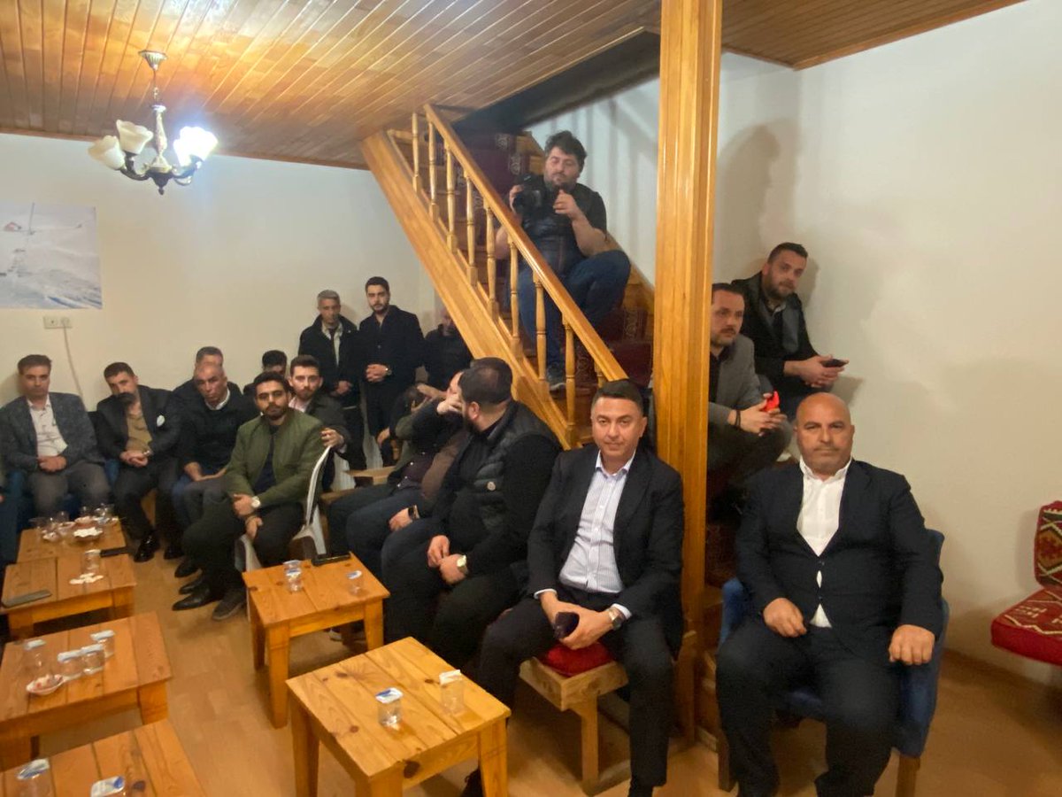 isamesihsahin's tweet photo. Bingöl İli Yardımlaşma ve Dayanışma Derneği'ni ziyaret ettik.

Bizleri ilgiyle karşılayan dernek yöneticilerimize teşekkür eder, çalışmalarında başarılar dilerim. https://t.co/CSCKiRVF14