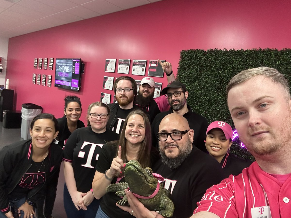 Tara Sanzano tweet media