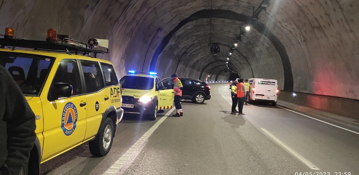 ProtCivilRipoll's tweet photo. Col.laborem en el simulacre d'accident de trànsit al túnel de Terradelles #cedinsa #Ripoll #C17 @emergenciescat @Aj_Ripoll @PLRipoll https://t.co/v1maF2wd4F
