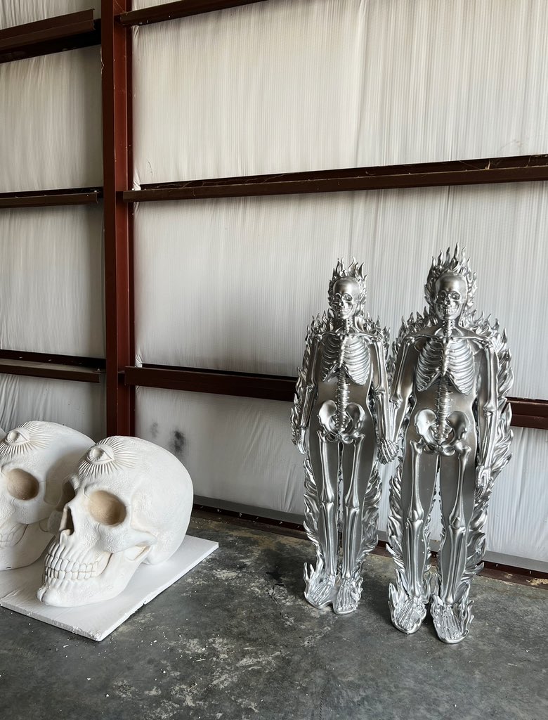 marcosalvarado_'s tweet image. Making art that’s bigger than me

“Twin Flames” 74 inch statue.