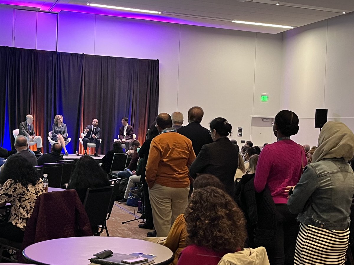 The #AACE2023 Talk Show with a panel discussing ICI induced endocrinopathies has audience lining up to get their questions answered from the experts! @TheAACE