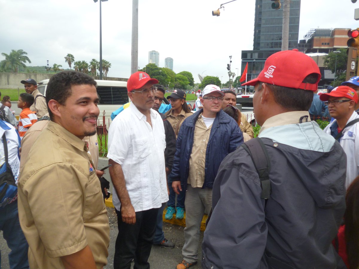 YennyG_23's tweet photo. Gracias @NicolasMaduro por enviar a este gran hombre trabajador a las Empresas Básicas de Guayana, la clase trabajadora LO PIDE A GRITOS NUEVAMENTE  @NicolasMaduro y RECUPERAR LAS INDUSTRIAS "Producir es Vencer" https://t.co/FERYbW8Fso