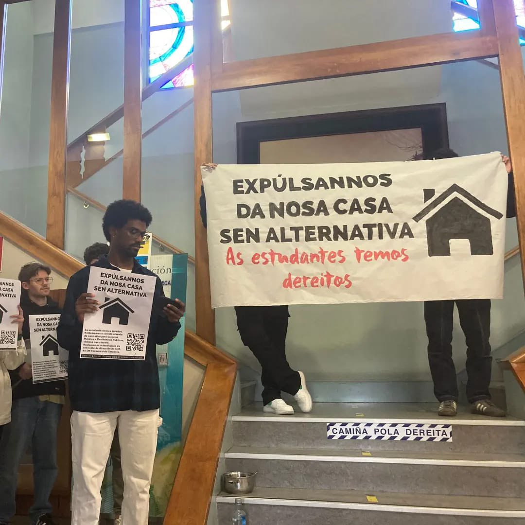 Dende o CM Fonseca, acusamos á
Universidade de Santiago de Compostela de intentos de privatización e de maltrato cara a comunidade estudiantil. A administración universitaria está impoñendo normas
arbitrarias sen fundamento algún á vez que medidas desmesuradas. [ABRO HILO …]