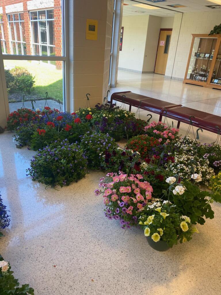 JolliffMiddle's tweet image. It is that time again, our annual flower🌺 sale! Proceeds go to our teacher account &amp;amp; help us provide  well-deserved appreciation in a variety of ways. Call or stop by for more info! #ourstaffjams #theyPRESSeveryday #engageCPS #theydeserveit