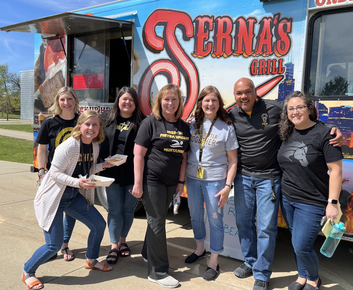 The Taco Truck is out at Metea. Way to wrap up Teacher Appreciation Week! Go Go Mustangs!! ⁦@meteavalley⁩