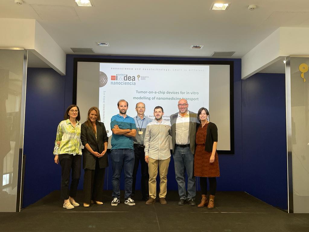 Today Sergio Dávila successfully defended his PhD Thesis entitled "Tumor-on-a-chip devices for in vitro modelling of nanomedicine transport". Congratulations Dr. Dávila!!!!!👏👏👏<a href="/SergioDM_11/">Sergio</a> <a href="/IMDEA_Nano/">IMDEA Nanociencia 🔬</a> 

#Nanomedicine #Microfluidics #TumorOnAChip #NewDrInTown #PhD
