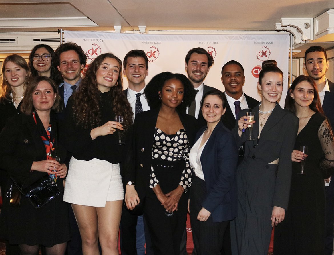 Cher réseau, 

Le jeudi 20 avril 2023 s'est tenu le Gala des 30 ans du DJCE de Cergy-Pontoise. 

Nous sommes heureux de vous partager cette soirée mémorable pour tous les étudiants du DJCE ayant eu l'opportunité d'intégrer cette formation.