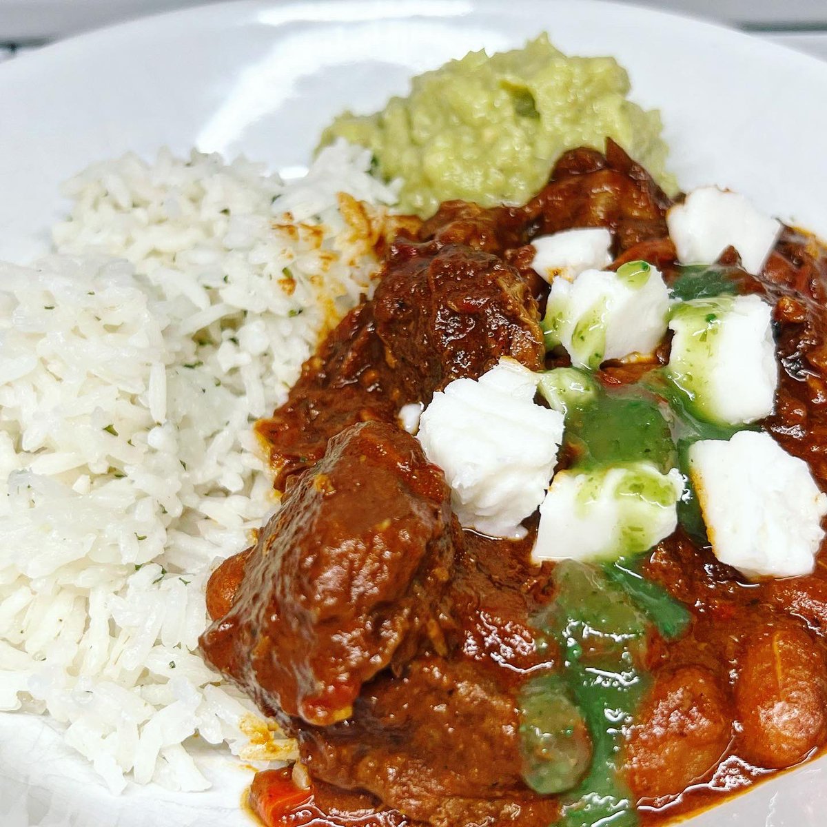 Several hours (>5hrs) later on a very low simmer and the beef is tender and collapsing with a spoon, the pinto beans are soft and the sauce is rich with spices, chocolate and dried peppers.  A mighty fine Chilli Con Carne for Cinco de Mayo!