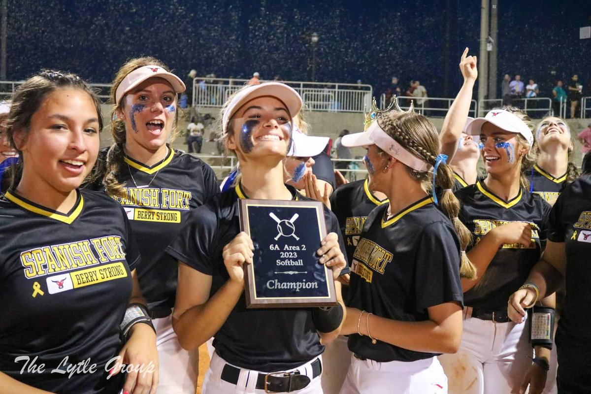 PallyG2025's tweet photo. Some photos taken from the area tournament by The Lytle Group! Thank y'all! See the comments for more pics. Love them!!! #HornsUp #RoadToTheBlueMap #ToroSoftball https://t.co/sjH4K97MIZ