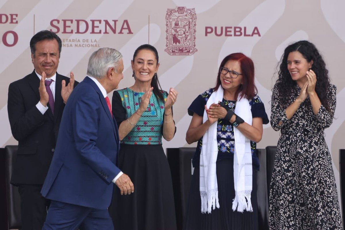 Letamaya's tweet photo. Acompañé al presidente @lopezobrador_ en la ceremonia del 161 aniversario de la Batalla de Puebla; gesta heroica protagonizada en 1862 por miembros del pueblo de México, quienes defendieron con valentía y patriotismo la soberanía nacional ante el ejército invasor. https://t.co/qTew9deL8d