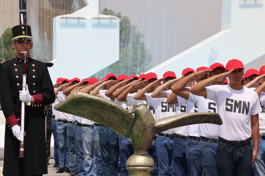 Letamaya's tweet photo. Acompañé al presidente @lopezobrador_ en la ceremonia del 161 aniversario de la Batalla de Puebla; gesta heroica protagonizada en 1862 por miembros del pueblo de México, quienes defendieron con valentía y patriotismo la soberanía nacional ante el ejército invasor. https://t.co/qTew9deL8d