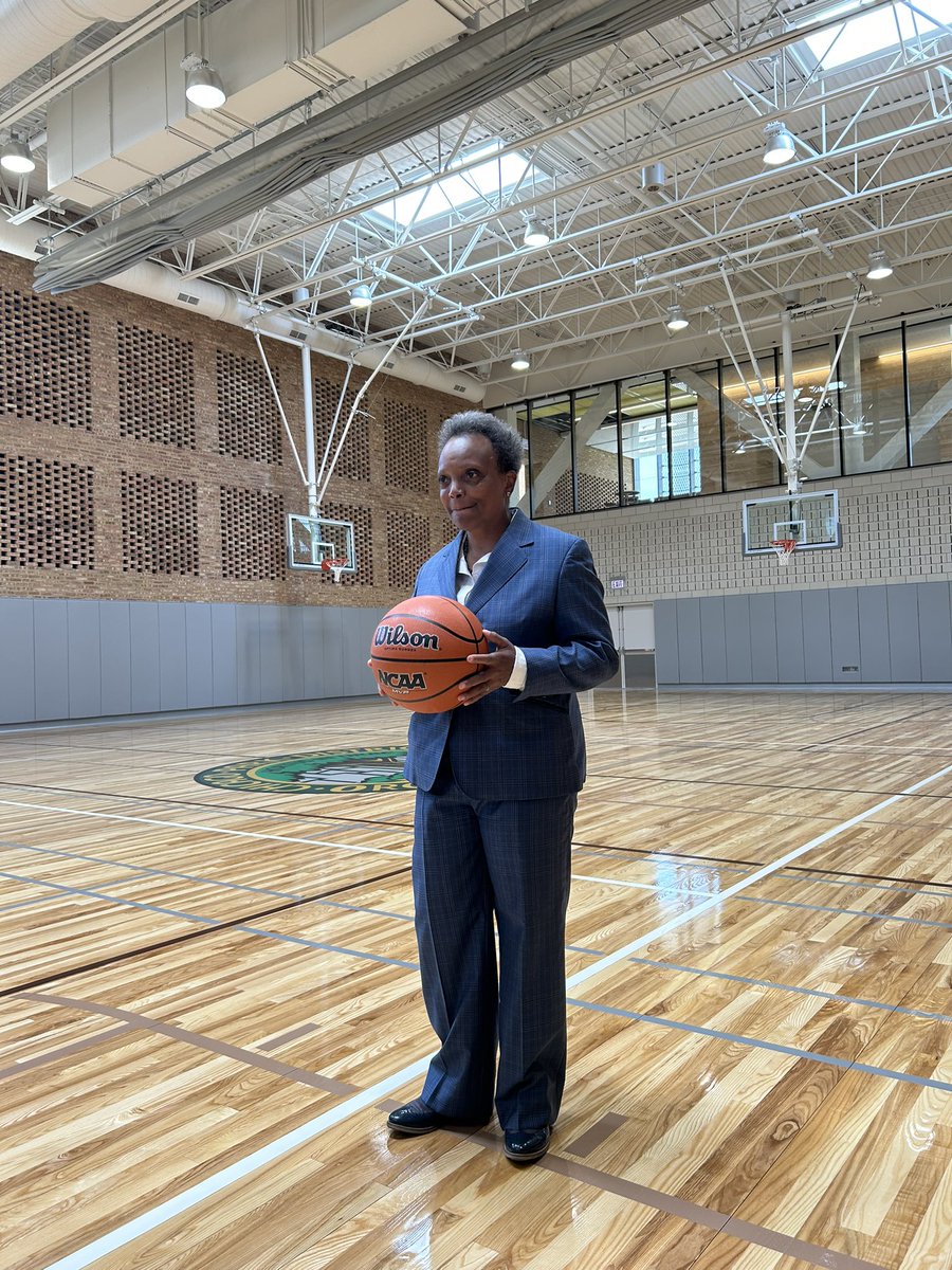 What a start to Friday as <a href="/chicagosmayor/">Mayor Brandon Johnson</a> ribbon cut the $70M new <a href="/ChicagoParks/">Chicago ParkDistrict</a> HQ, fieldhouse &amp; park adjacent to our #InvestSouthWest corridor.  Beautiful design, world class materials, and incredible amenities for the community!