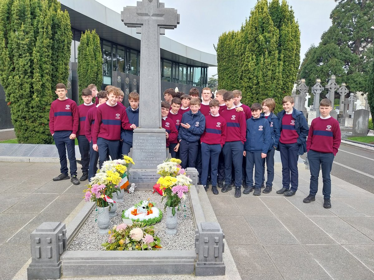 Tumedel's tweet image. Loving my new posters I picked up yesterday @ExpGlasnevin #1916 #michaelcollins #histedchatie #jchist just laminated them to preserve them better. My 2nd years had a great day!