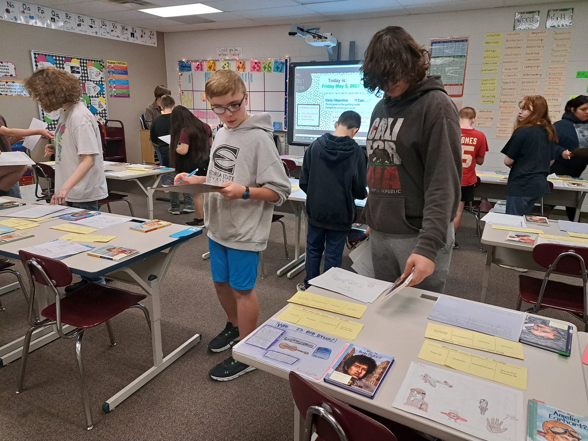usd305libraries's tweet photo. LMS Reading students in Mrs. Doll's class borrowed books from the "Who Was?" series. Multiple USD 305 libraries loaned books and students shared their learning with a gallery walk. We are lucky the #305Libraries share materials with ALL students in USD 305! #305GrowsGreatness https://t.co/hjsRdRDdJm
