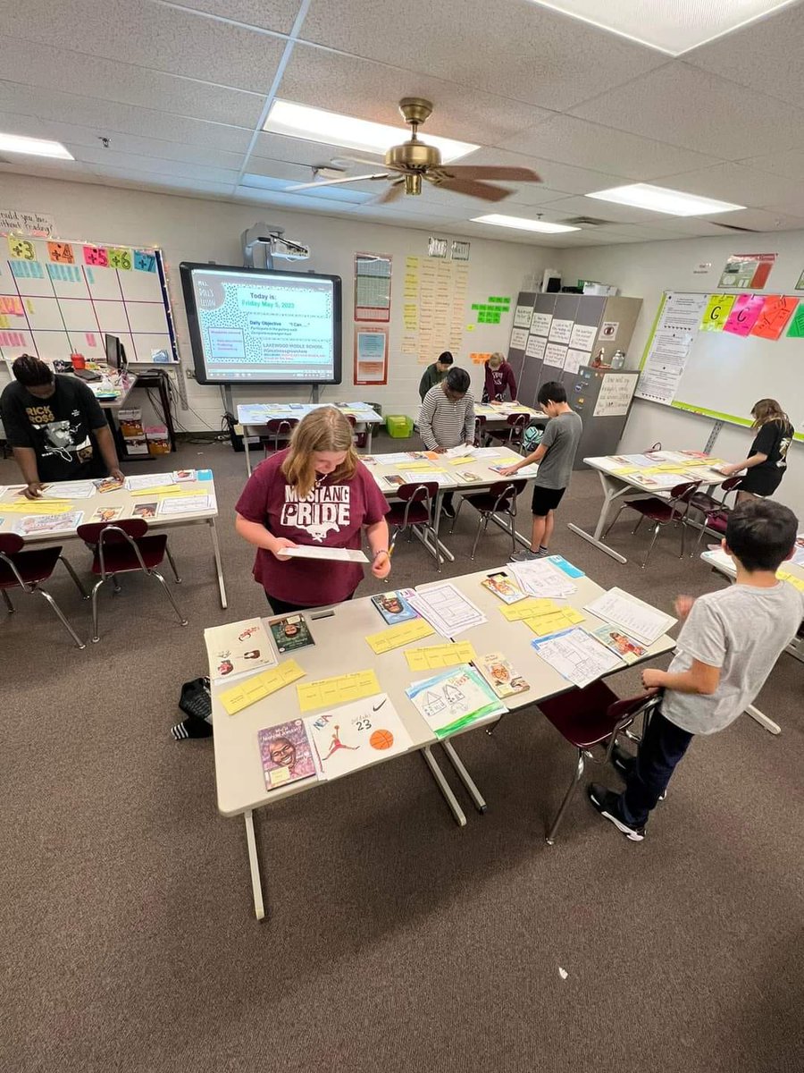 LMS Reading students in Mrs. Doll's class borrowed books from the "Who Was?" series. Multiple USD 305 libraries loaned books and students shared their learning with a gallery walk. We are lucky the #305Libraries share materials with ALL students in USD 305! #305GrowsGreatness