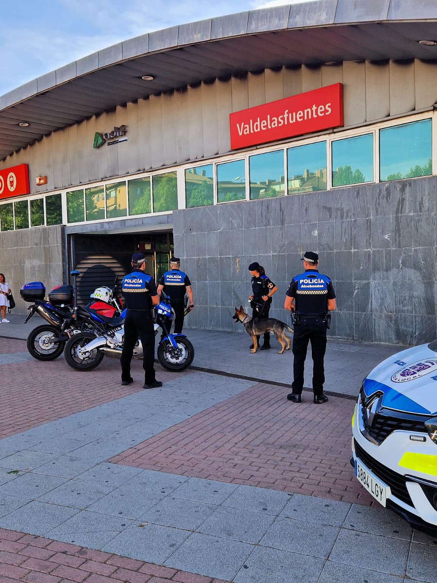 Alcobendas_Poli's tweet photo. Activado el plan de Seguridad Integral para las de #SanIsidro2023.  Desde este fin de semana se incrementan los controles de seguridad en los intercambiadores de @metro_madrid y @CercaniasMadrid con presencia de guías caninos y el grupo de Seguridad PUMA.
#SomosParteDeTi. https://t.co/DPgHfhk97l