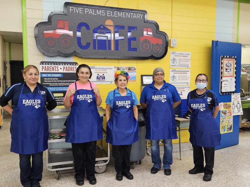 SSAISDFivePalms's tweet photo. Happy Lunch Hero Day to our wonderful cafeteria staff! They are absolutely amazing!!! https://t.co/bCFm5cjx8U
