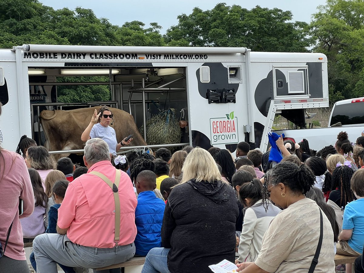 DrJJTuga's tweet photo. The 2023 First Grade Field Day was awesome! No We are thankful for the support from our animal industries and NRCS to put on such an awesome event! 700+ first graders across 2 days learned about the importance of animal agriculture and ag awareness!  #UGABeef #UGATifton #UGACAES https://t.co/tuksRhkkuk