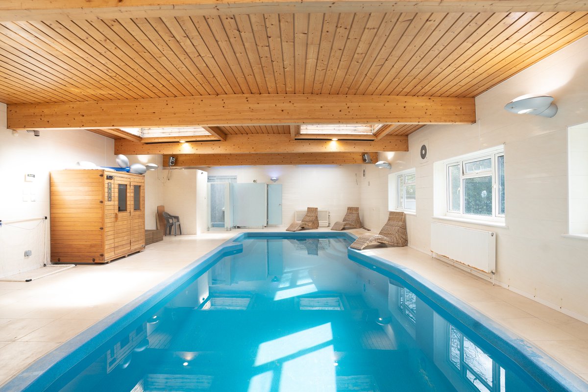 truthestates's tweet photo. 📍 Waters Edge, Park Drive, Harrow, HA3
💷 £2,600,000
X5 🛏 X4 🛀🏻 X3 🛋
📐Over 3,500 Sq ft
Situated On A Private No Through Road 
Highly Sought After Private Road
Indoor Heated Swimming Pool
Tennis Court/5-A-Side Football Pitch Gym
📩 info@truthrealestate.co.uk 
📲020 3576 2040 https://t.co/a5ficKHUY3