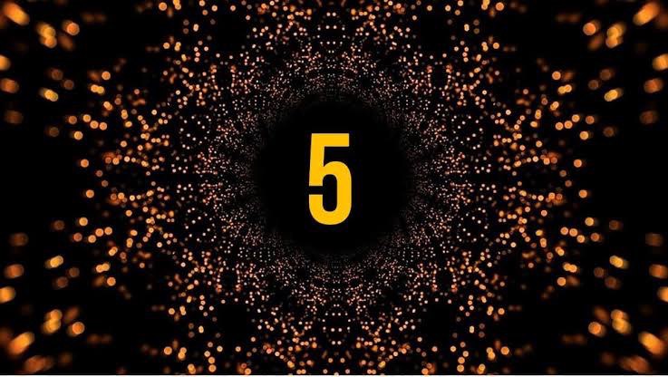 akasatwinflame's tweet photo. ✨Ayın 5. Günü Doğanlar:
Yeniliklere çabucak adapte olan enerjik ve biraz kendini beğenmiş birisiniz. 
Hayal gücünüz kuvvetlidir. Süslemeyi ve düzenlemeyi seversiniz. 
Meraklı bir zekanız var ve çok yönlüsünüz. İyi bir arkadaşsınız ve genellikle işlerin hızlı ilerlemesini sağlarsınız. 
Pazarlama benzeri sosyalleşmenin ve insan ilişkilerinin ön planda olduğu işlerden keyif alırsınız. Disiplin gerektiren ve sabit kalmanıza neden olan bağları reddetme eğilimindesiniz.