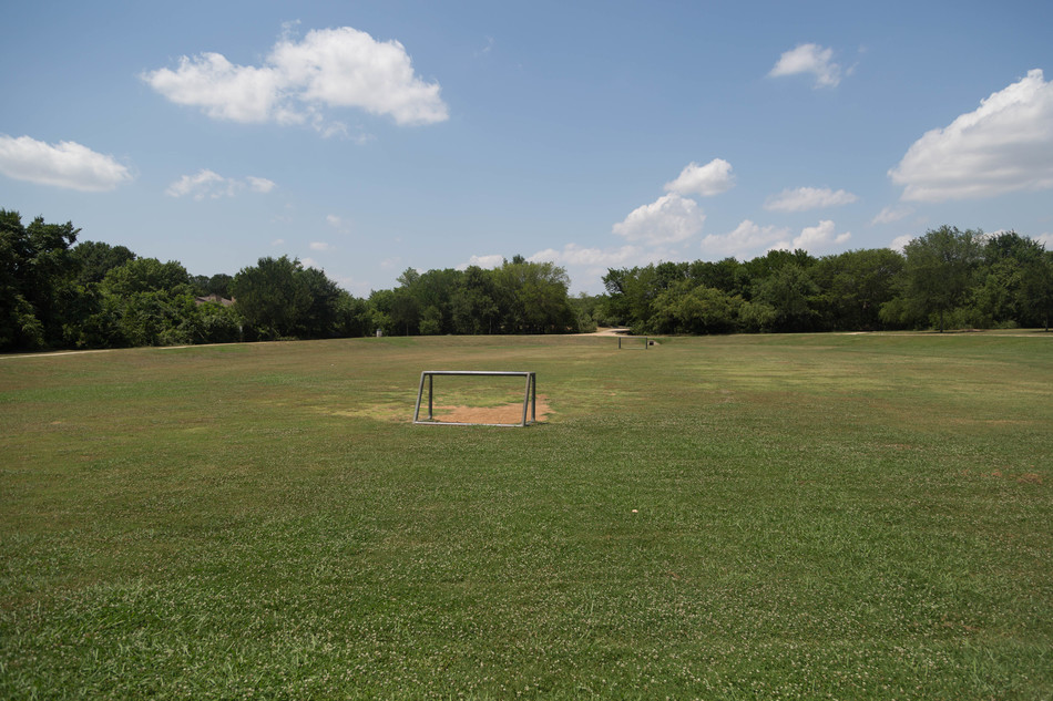 ArlingtonParks's tweet photo. Our #ParkOfTheWeek is California Lane Park! This 10-acre park has everything for a fun day outdoors - a playground, pond, & practice field are just a few of the amenities here. Take a short stroll around the walking trail or relax with a picnic at the pavilion!
1931 California Ln https://t.co/lyRs8bY8vT