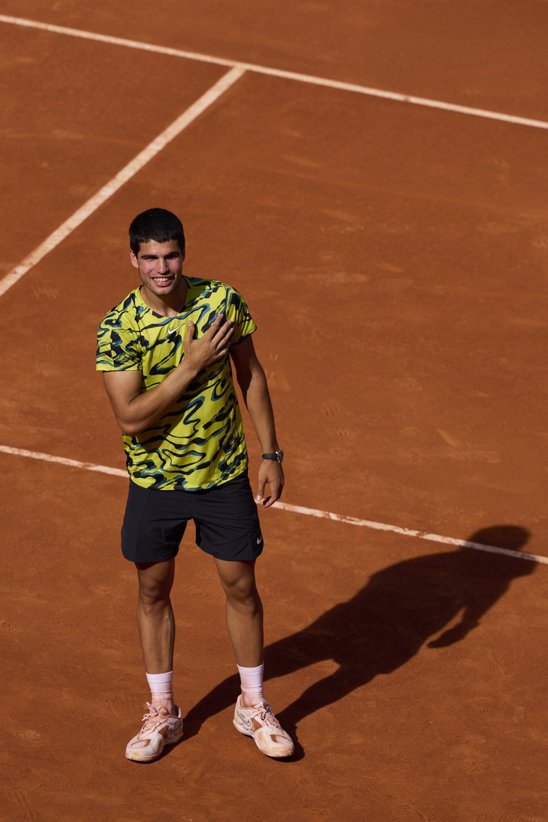 carlosalcaraz's tweet photo. FINAL en Madrid y… cumpleaños! 😇 Gracias por la tarta! 🍰 Nos vemos el domingo! 🤩 @MutuaMadridOpen https://t.co/643J7nZFtZ