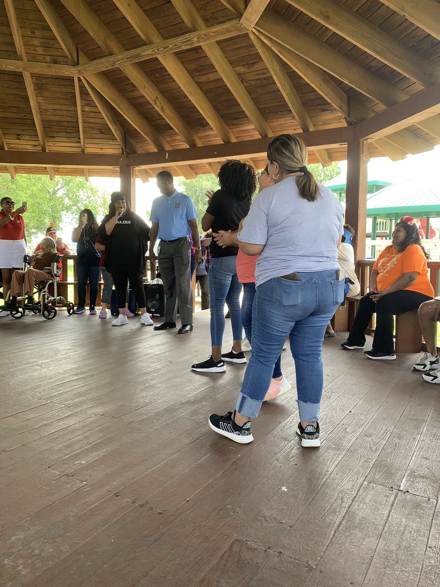 BatisteMcGavock's tweet photo. Family Engagement Spring Outing. Families Matter!
Our school board members and our superintendent showed up to support Alief Families
 @ChancellorComet @Alief_Fame 
#DrMays
Trustees 
#Spurlock 
#DrBreaux 
#Williams https://t.co/J2zk75iVWF