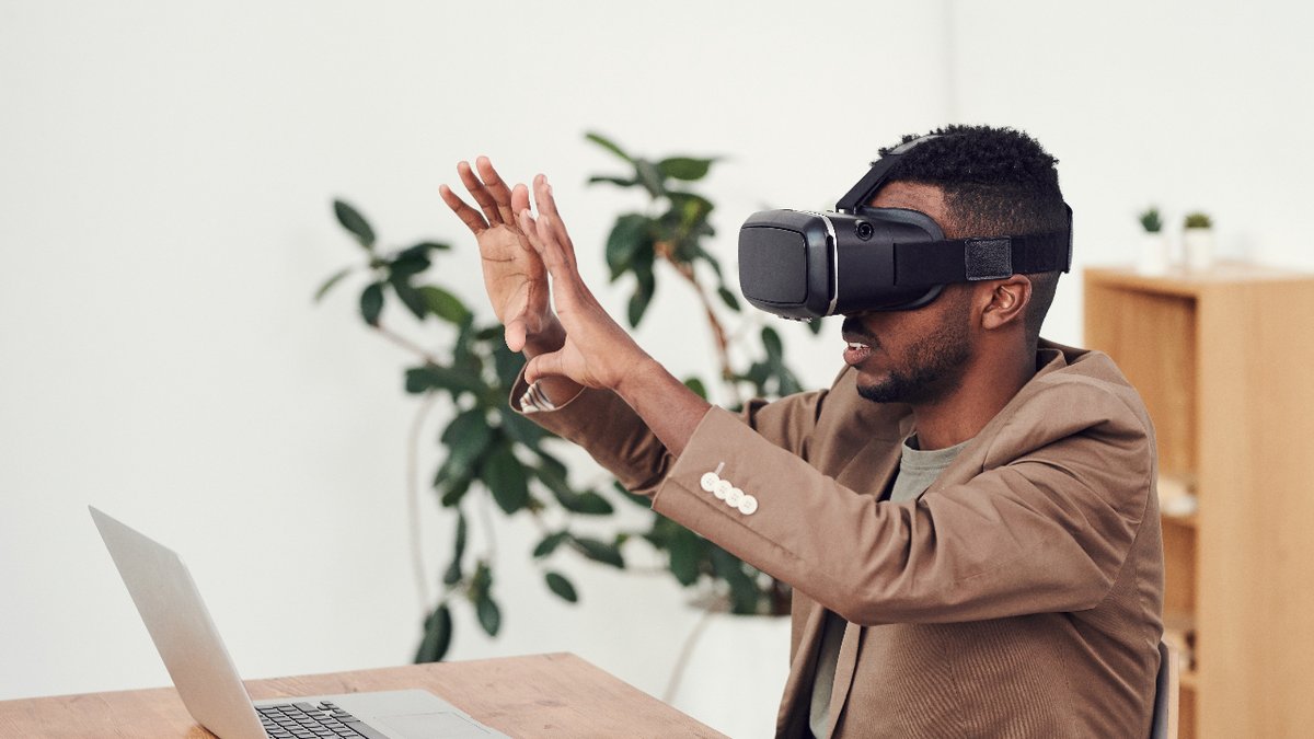 planesdigitales's tweet photo. ¿Sabías que el #marketing cada vez usa más el #metaverso para las siguientes estrategias? ✅

🔹 Eventos
🔹 Marketing de #influencers
🔹 Posicionamiento
🔹 Juegos virtuales
🔹 Códigos promocionales
🔹 Nuevas formas de pago
🔹 #Dcommerce

https://t.co/UqqAdNfr6c | @CepymeNews https://t.co/mPaEOsvmyy