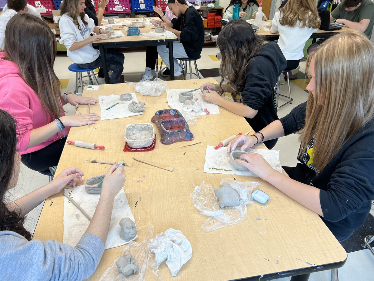 MsARTicoffTFMS's tweet photo. What an amazing group of 8th graders just sculpting away! #tfspantherpride #totallykilnit https://t.co/zE95M3lT89