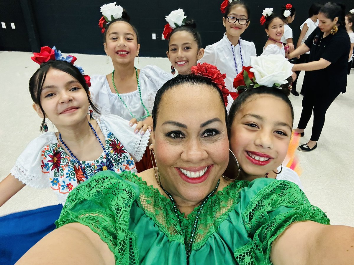 Mariella Alder (@aldermariella) on Twitter photo Folklorico dance on 5 de Mayo!
What a great way to celebrate!
Kids did great! <a href="/ClearElementary/">Clear Spring Elementary</a> Folklorico dance on 5 de Mayo!
What a great way to celebrate!
Kids did great! <a href="/ClearElementary/">Clear Spring Elementary</a>