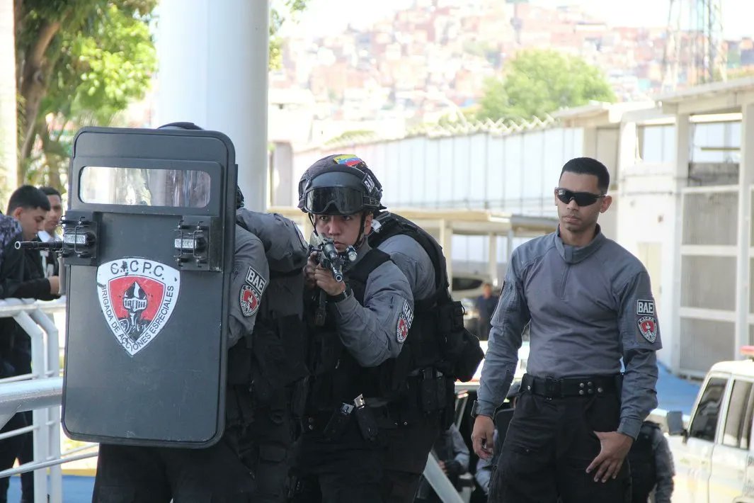 unescicpc's tweet photo. La Brigada de Acciones Especiales del CICPC se une a la Universidad Nacional Experimental de la Seguridad para ofrecer a nuestros estudiantes una experiencia única de aprendizaje y entrenamiento en el desarrollo de nuestros viernes de academia que se ejecutan a nivel nacional, https://t.co/CAFayKg79I