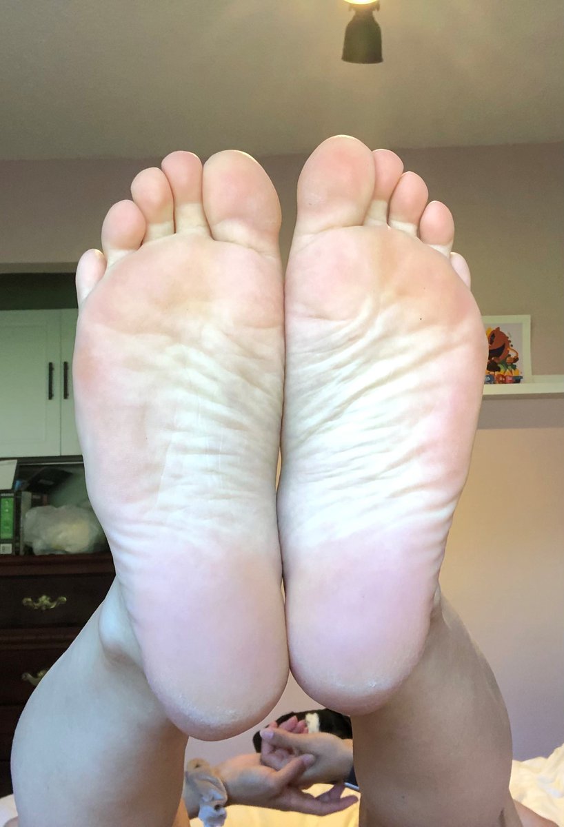 Controlyoursole's tweet photo. I want you to BINGE me.. 😏😈
🤑💰💸 HUGE discounts on my OF.. pics, videos &amp; bundles!!!

#feet #feetfetish #feetpicsforsale #toes #soles #footpics #feetlovers #feetworship #feetpics #contentcreator #content #prettyfeet #socksfetish #stinkyfeet #dirtyfeet https://t.co/Ao7dXfYyj4 https://t.co/S5got7U6cS